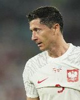 波兰主帅：我会在国家队下次集训前解决队长问题，球迷们支持莱万