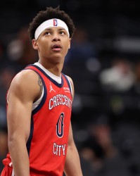 冲劲十足！费尔斯半场14中7砍下20分4板 罚球5中5