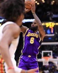 乐鱼网官网-再遇里程悲！詹姆斯空砍39分湖人附加赛席位不保