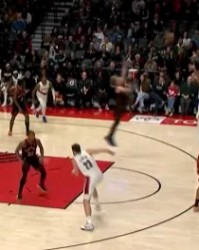 乐鱼网官网入口-卡马拉命中本场个人第4记三分，开拓者第三节追平比分