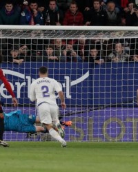 乐鱼官方网站-【西甲】本泽马2失点球 阿拉巴进球后伤退 皇马3比1