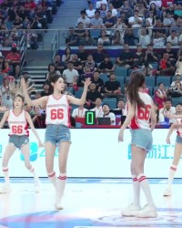 乐鱼网官网-跳得如何？吴艳妮与浙江啦啦队在姚基金慈善赛热舞