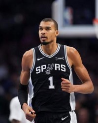 乐鱼官方-马刺vs活塞前瞻：文班再战康宁汉姆，马刺力争双杀活塞