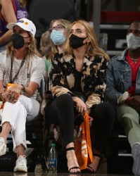 乐鱼网页版-乔治都不玩播客了 富保罗合适吗？要不还是学皮尔斯做两性博主吧