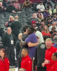 好兄弟别来无恙！小吧捕捉到杨瀚森和马卢阿奇热情打招呼~