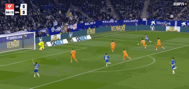 1738449074478081736.gif 1-0卡洛斯·罗梅罗.gif